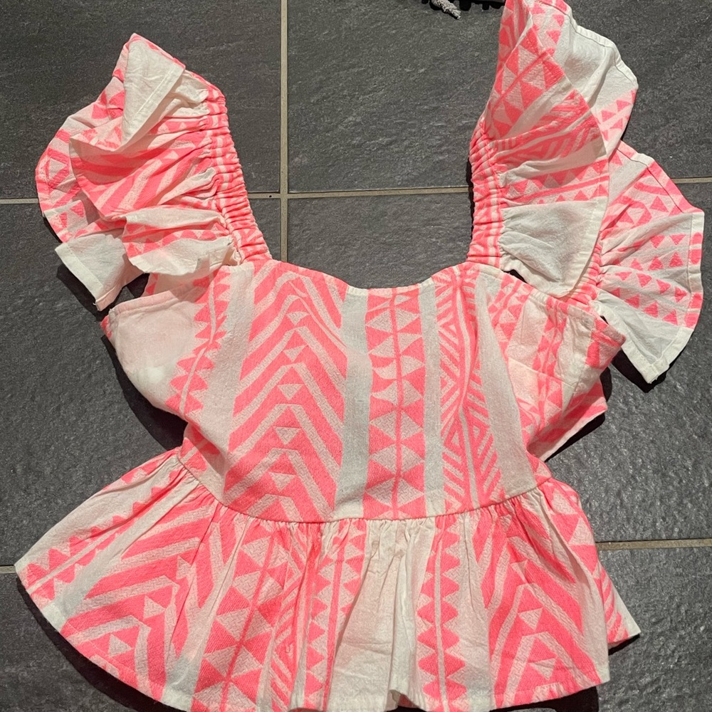 pink and white francesca’s top. perfect condition never worn with tags